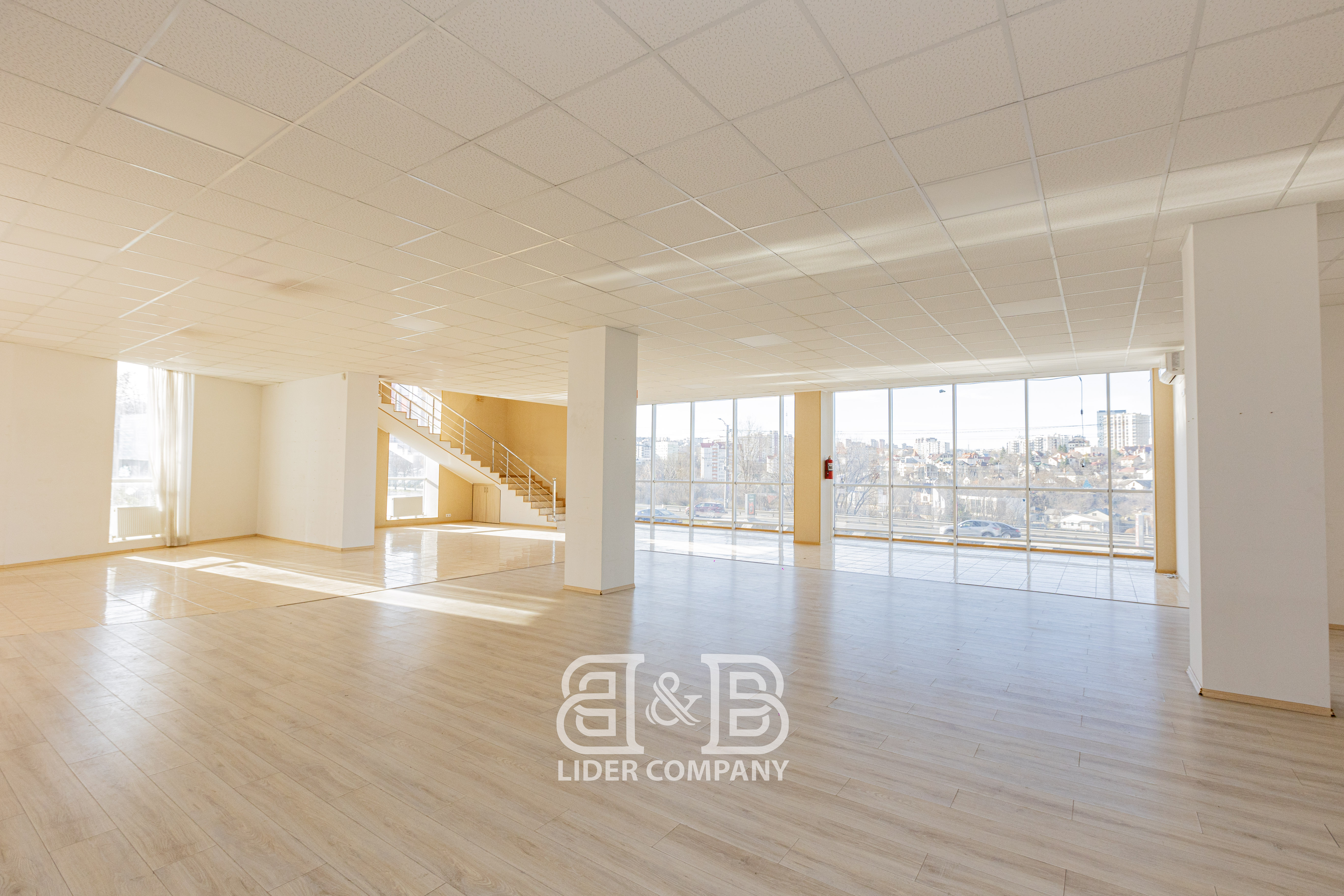 Spațiu comercial 600 m2 Centru str. Melestiu Vizavi de Molldova