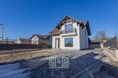 Casă în 2 nivele , 188 m2 în Băcioi