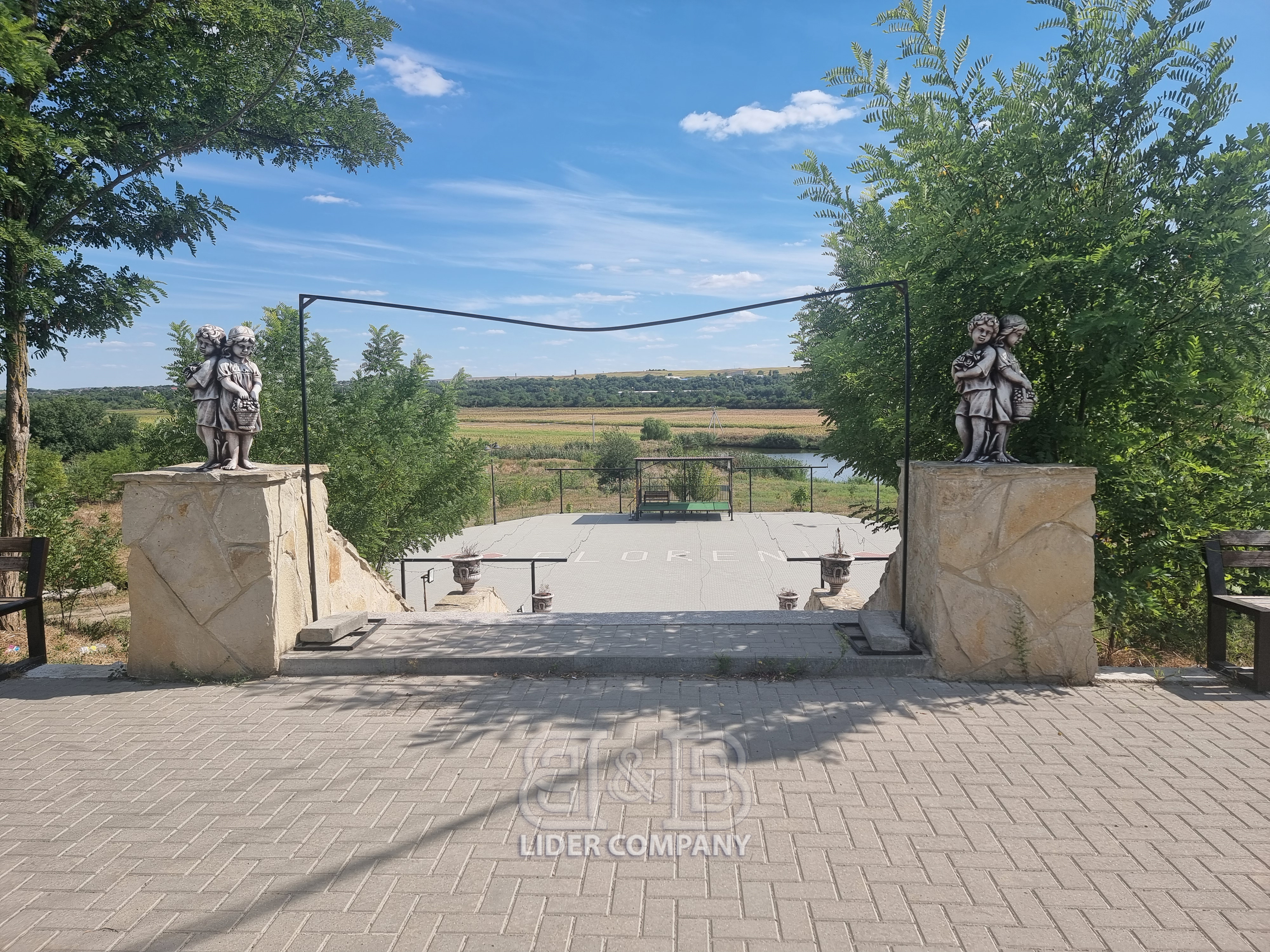Teren pentru construcții de vânzare - r-nul Anenii Noi, satul Floreni