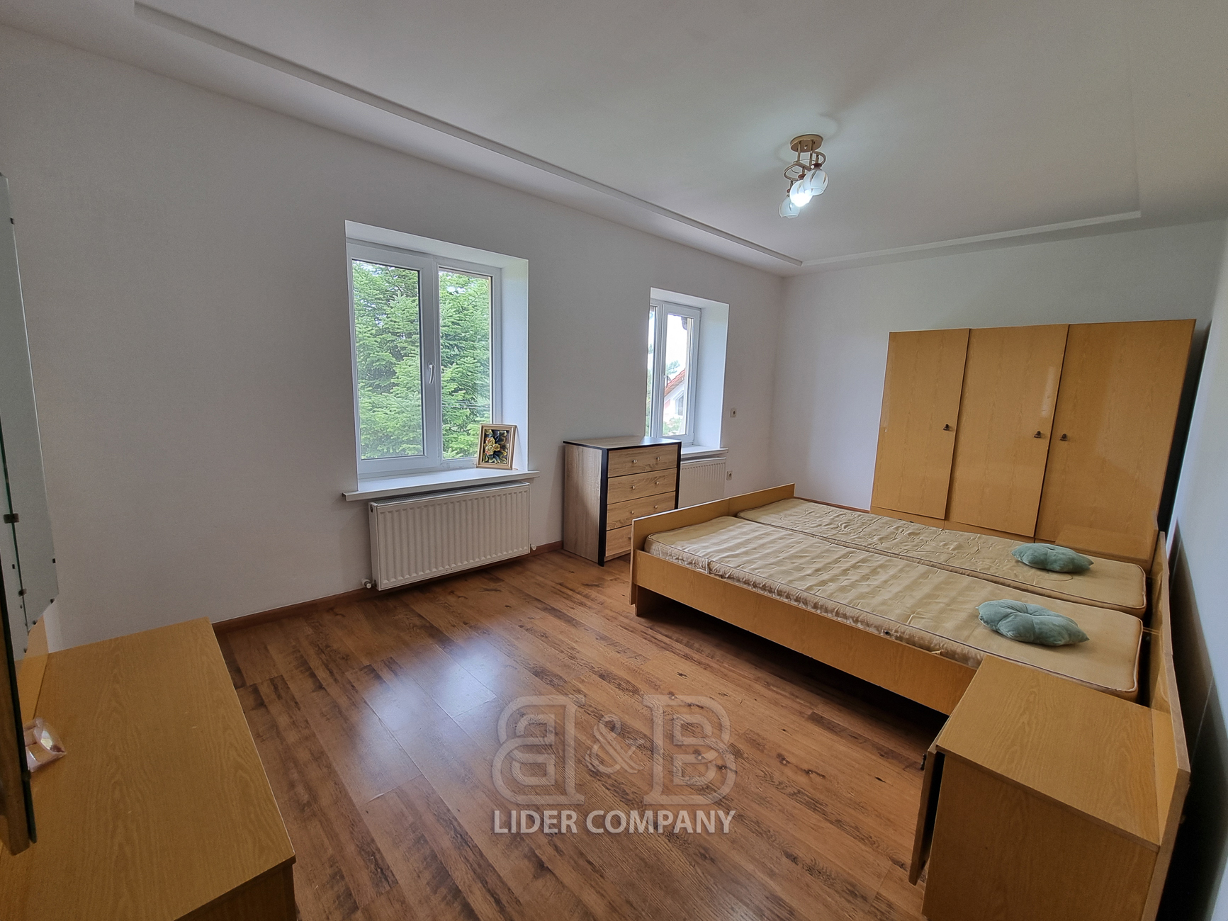Chirie apartament la sol – 2 dormitoare + living – Dumbrava