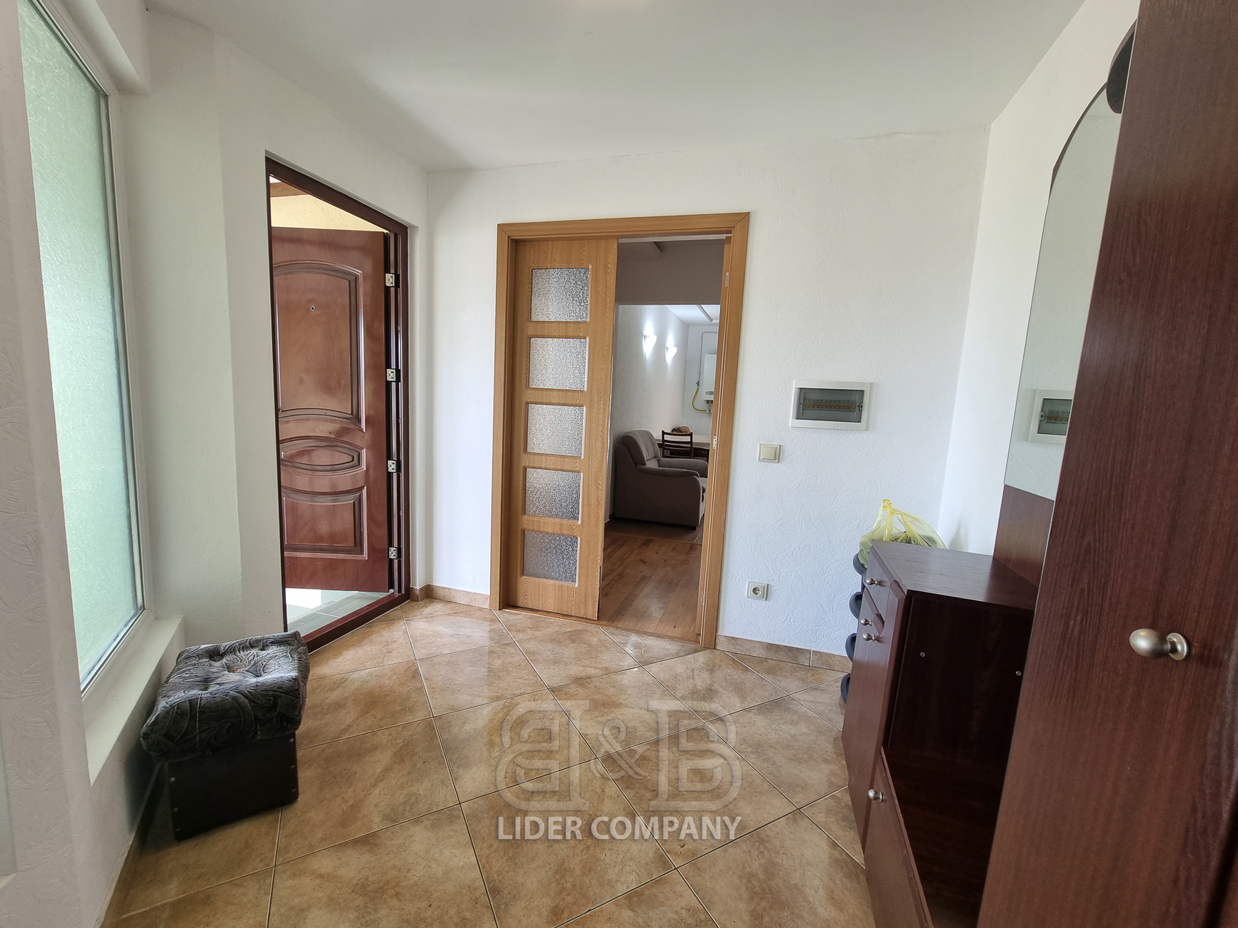 Chirie apartament la sol – 2 dormitoare + living – Dumbrava