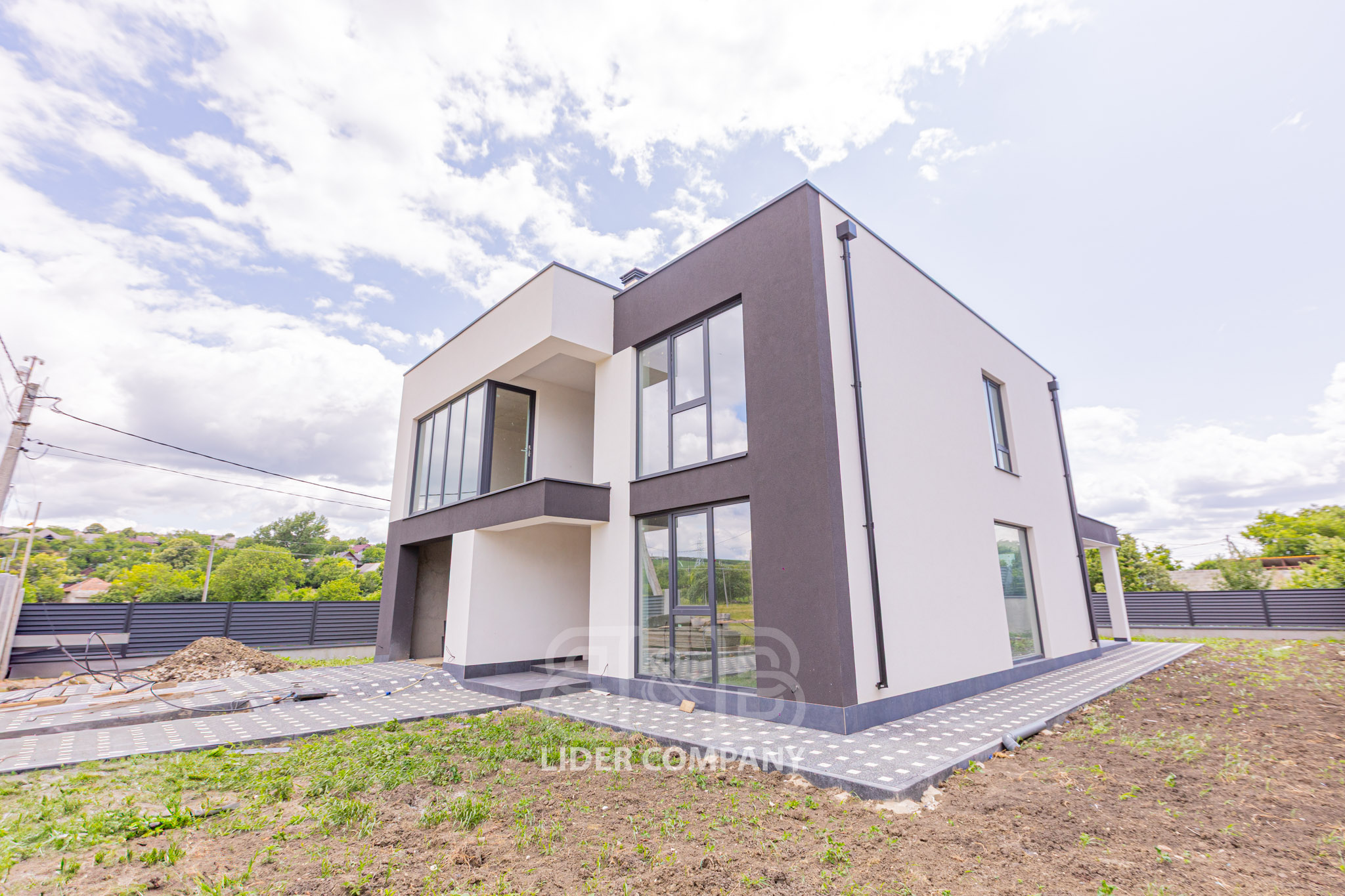 Spre vânzare o casă modernă cu design minimalist - Grătiești
