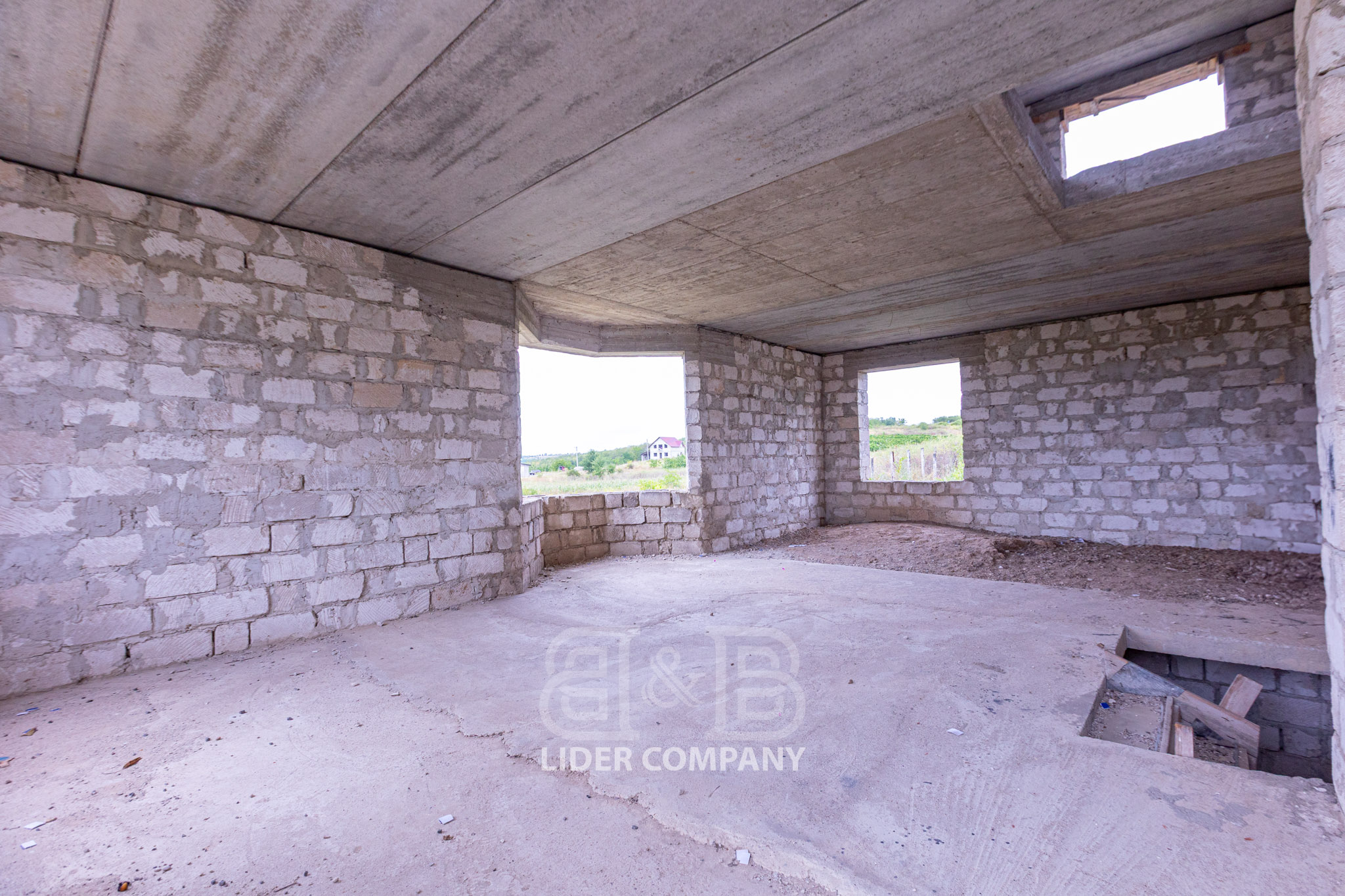 Casă nefinisată de vânzare – comuna Băcioi