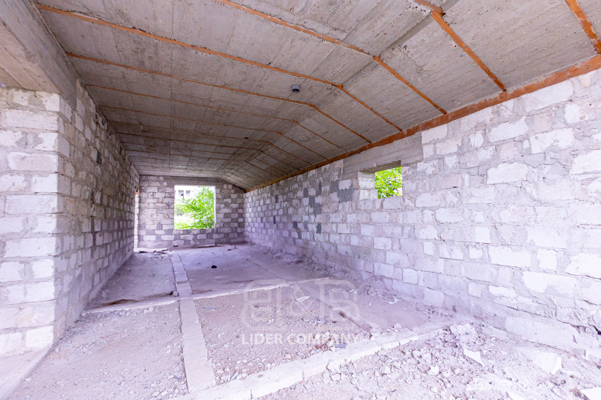 Casă nefinisată de vânzare – comuna Băcioi