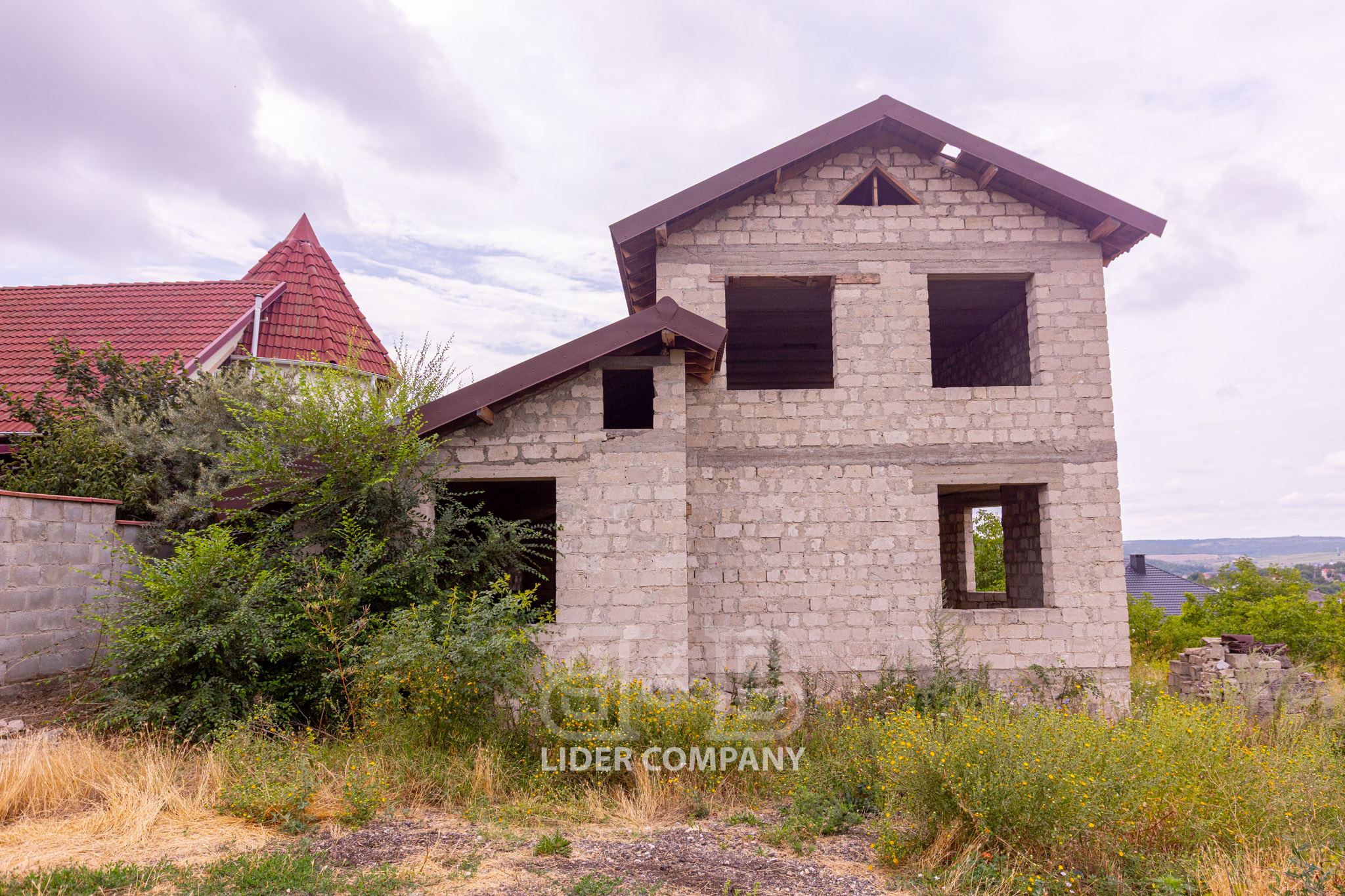 Casă nefinisată de vânzare – comuna Băcioi