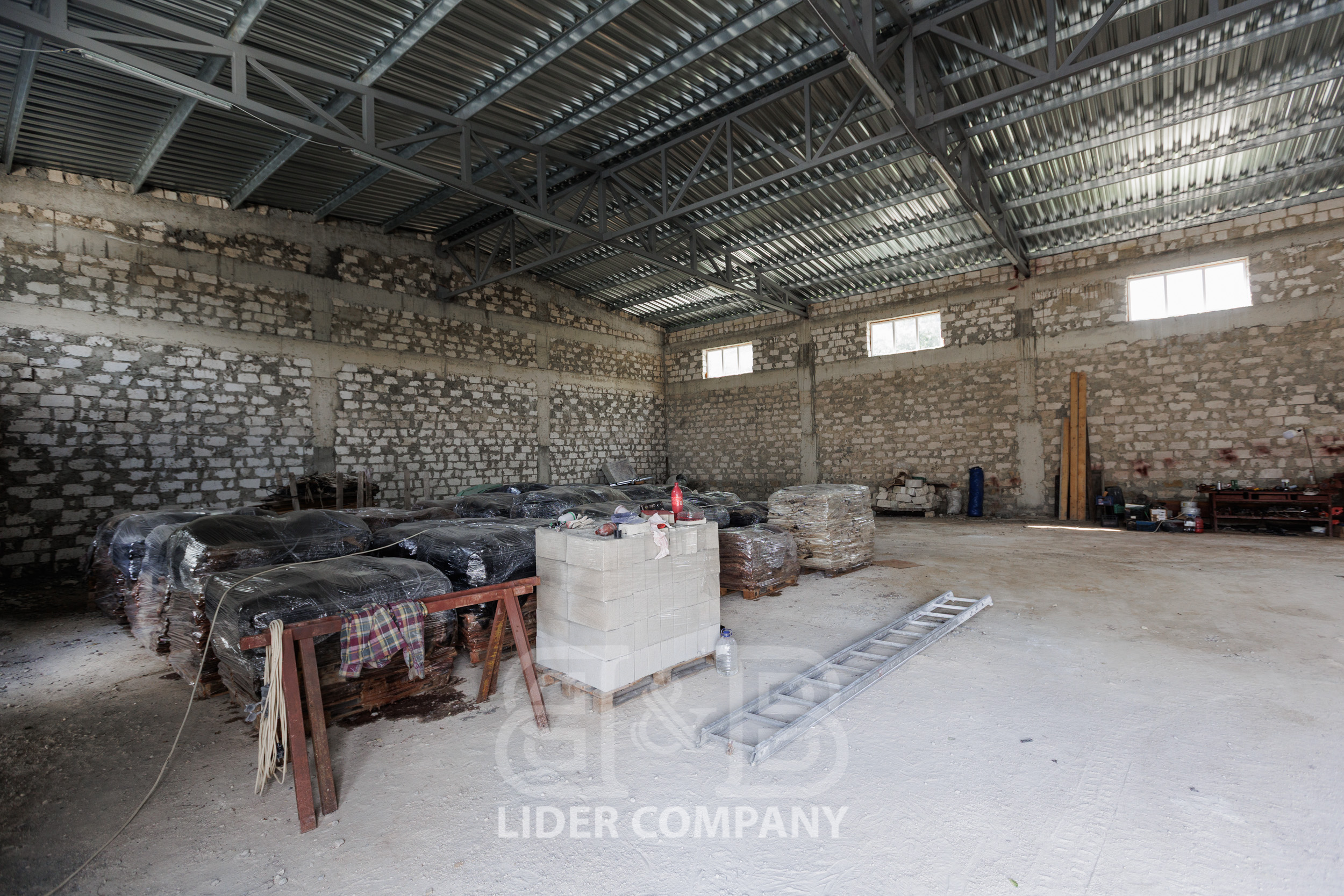 Spațiu industrial/depozit de vânzare – 1.100 mp, sectorul Centru