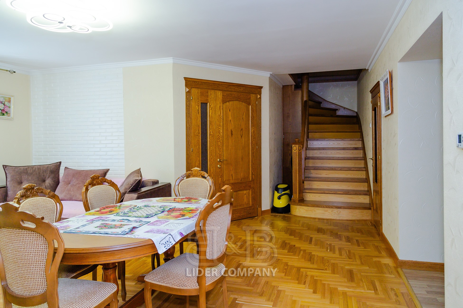 Casă de închiriat – 2 etaje – Stăuceni