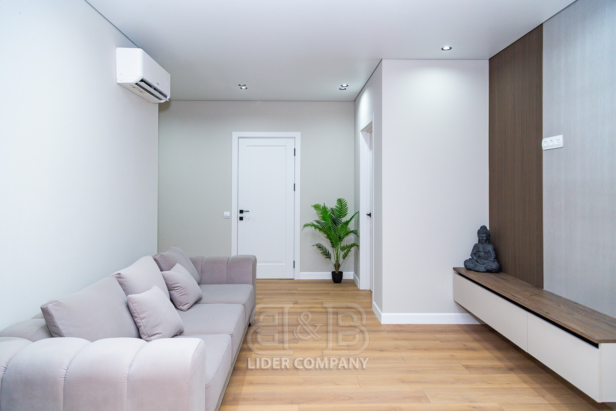 Apartament cu 3 camere de vânzare – sectorul Buiucani, Complexul ExFactor