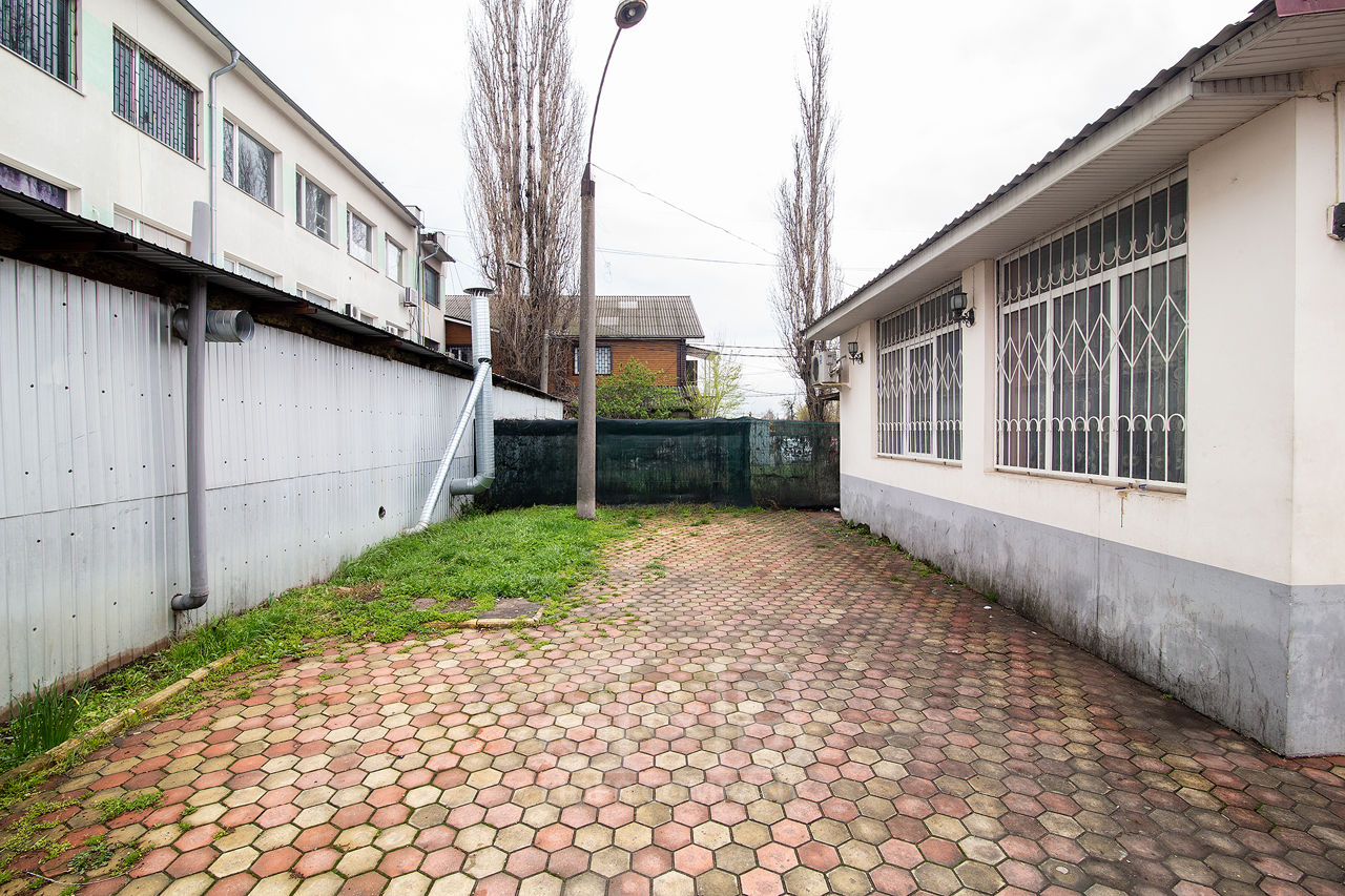 Comercial -  producere - depozitare 320,4 mp + teren 8,5 ari Centru str. Haltei