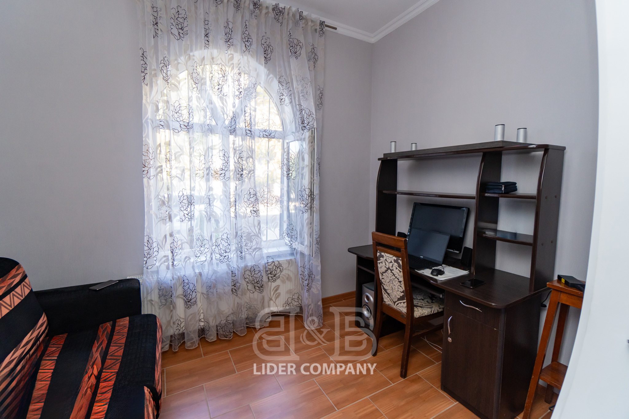 Apartament cu 3 camere , 109 m2 , sectorul Buiucani