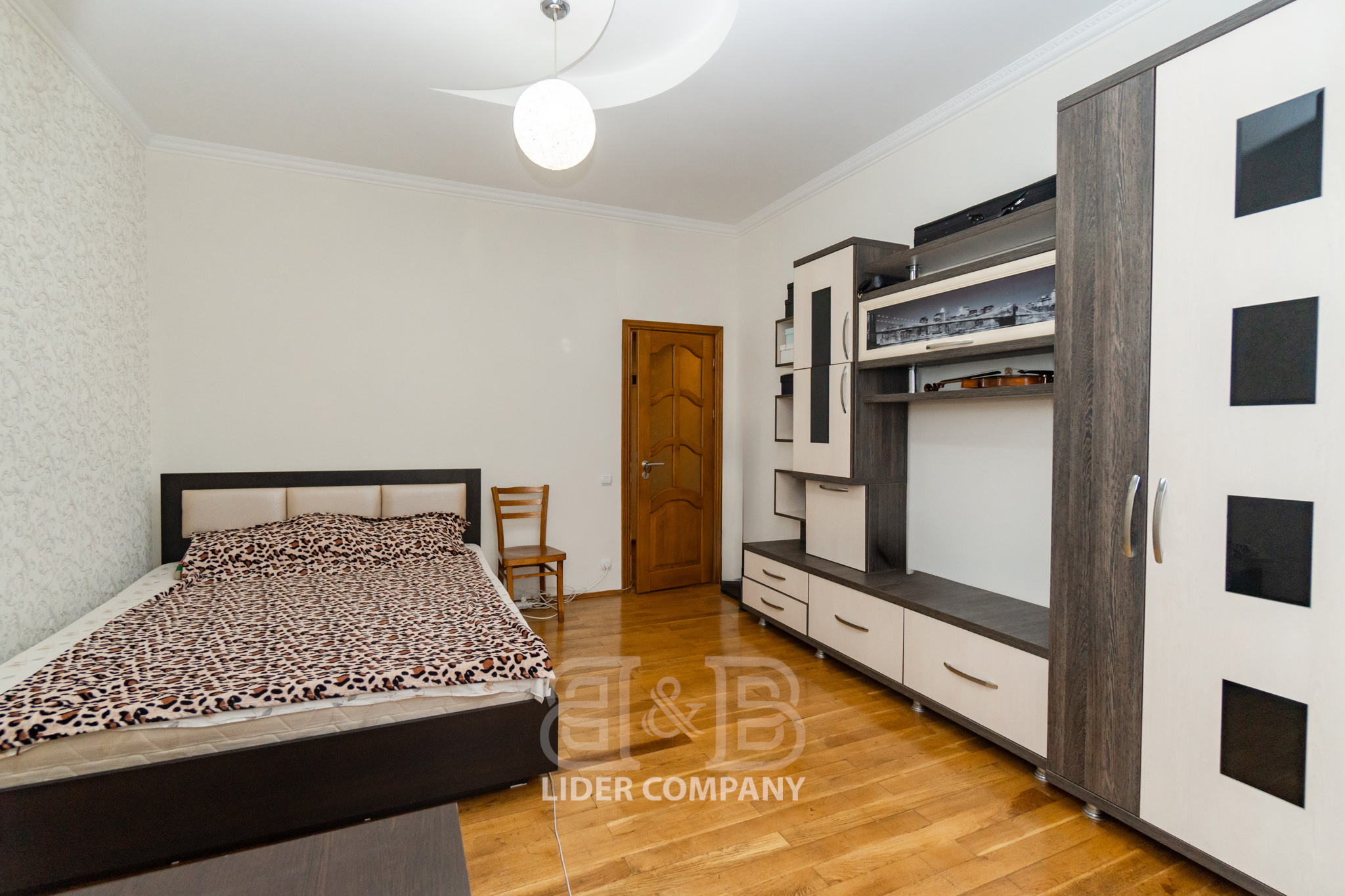 Apartament cu 3 camere , 109 m2 , sectorul Buiucani