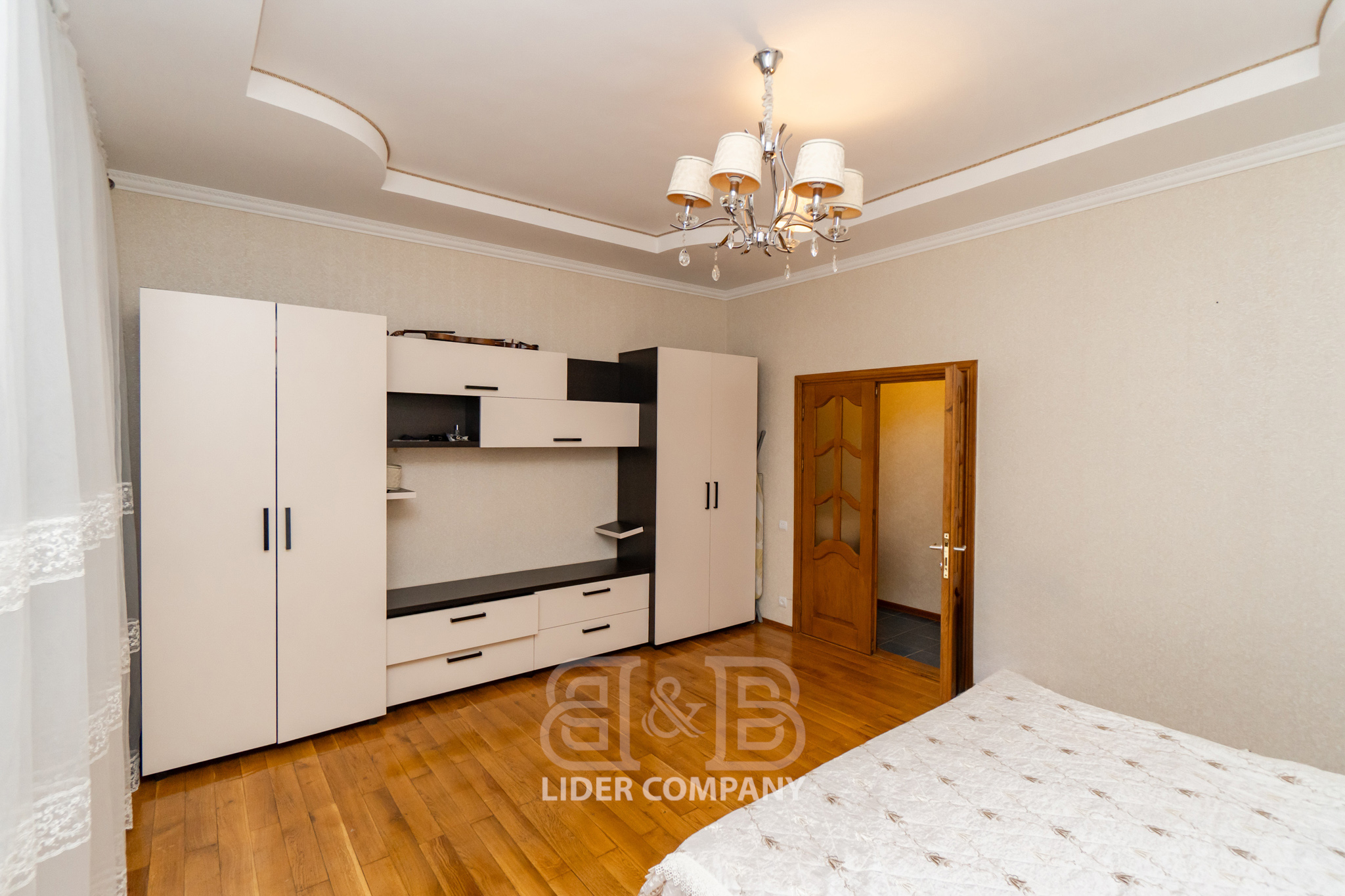 Apartament cu 3 camere , 109 m2 , sectorul Buiucani