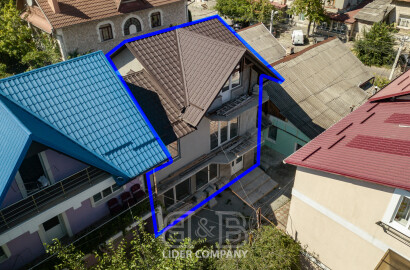 Casă în 2 nivele + mansardă , 160 m2, Centru , Chișinău