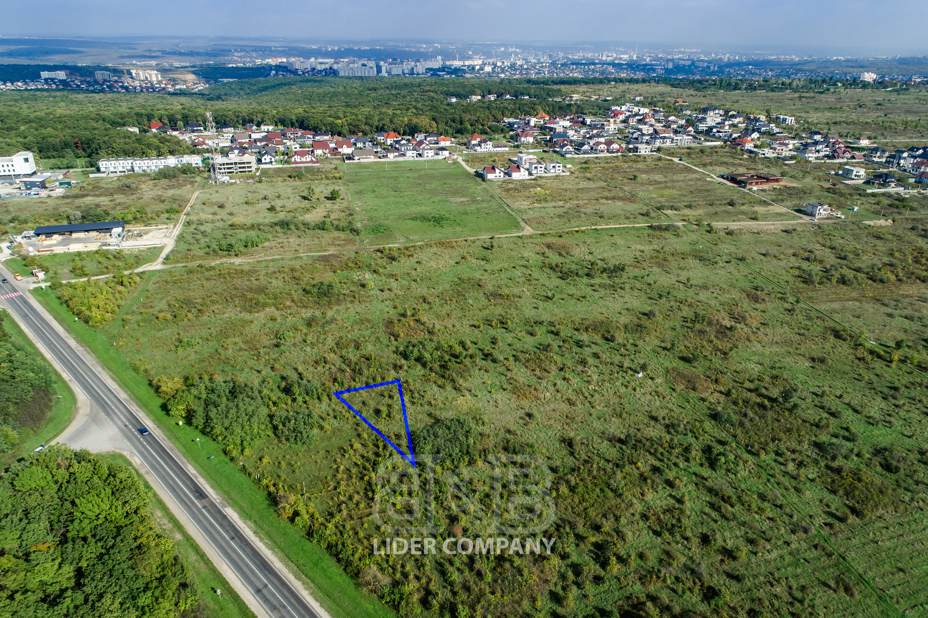 Teren pentru construcții – 7,75 ari, Poiana Domnească