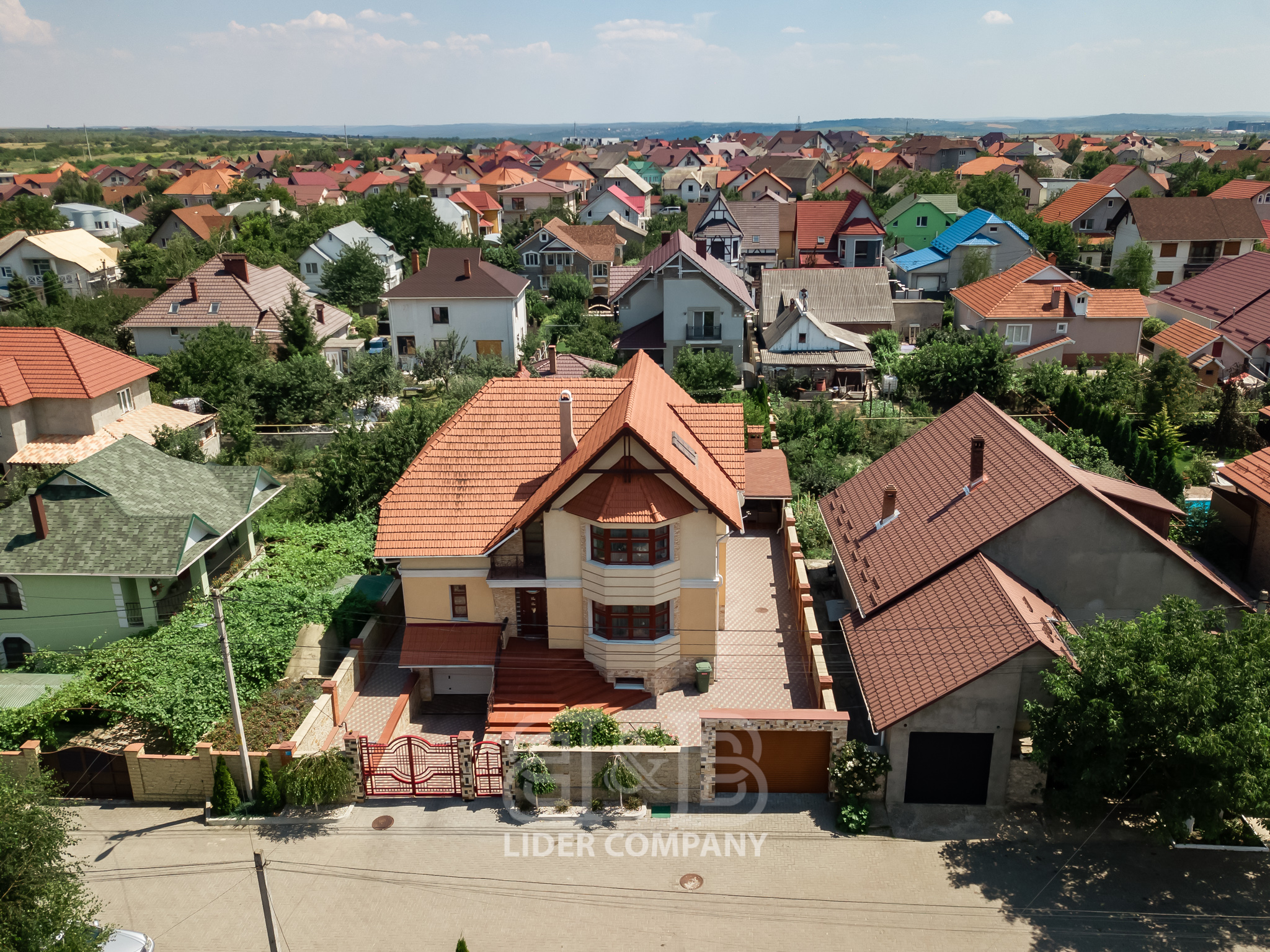 Casă în 4 nivele cu o suprafață de 480 m2 , Stăuceni
