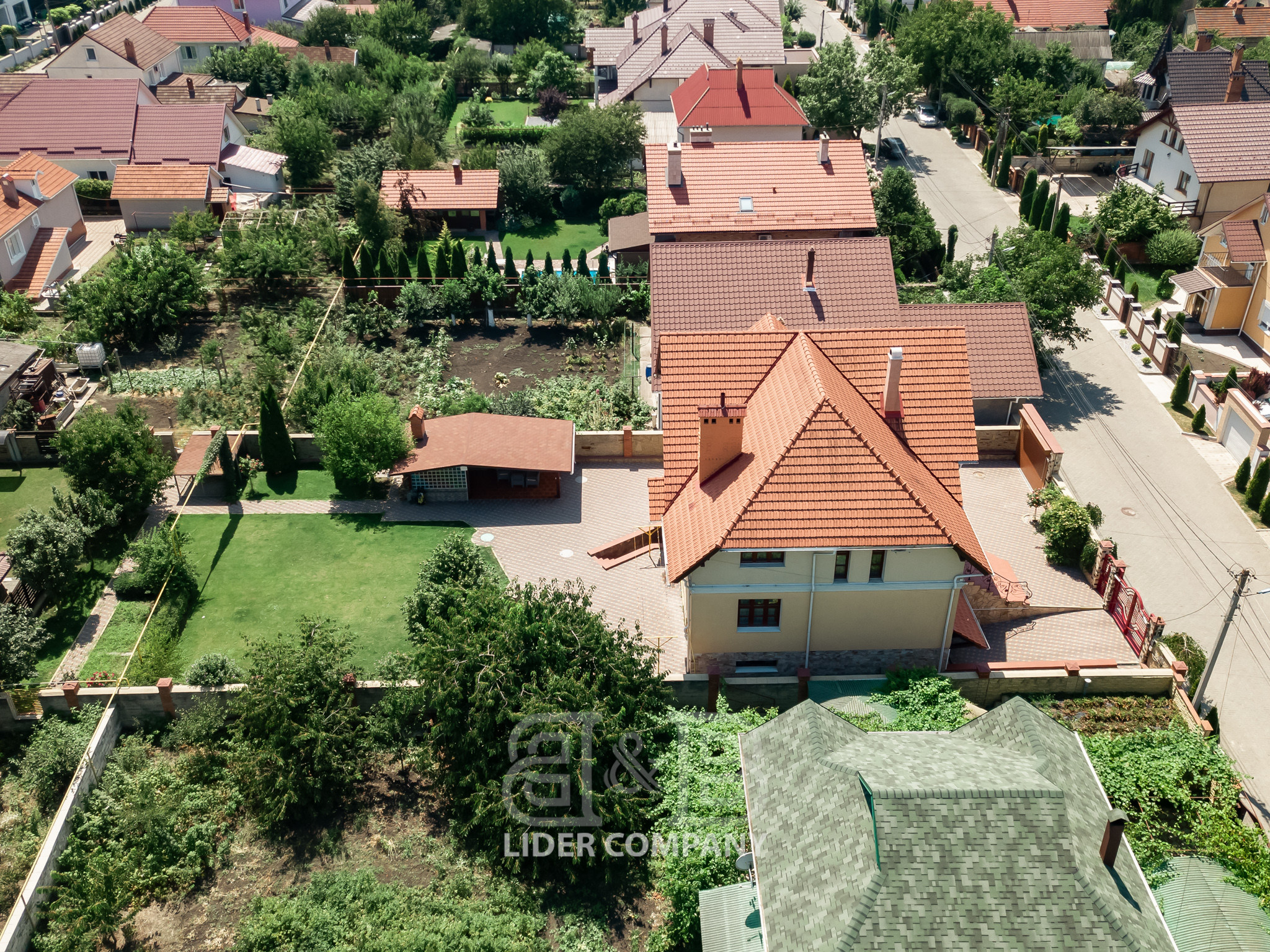 Casă în 4 nivele cu o suprafață de 480 m2 , Stăuceni