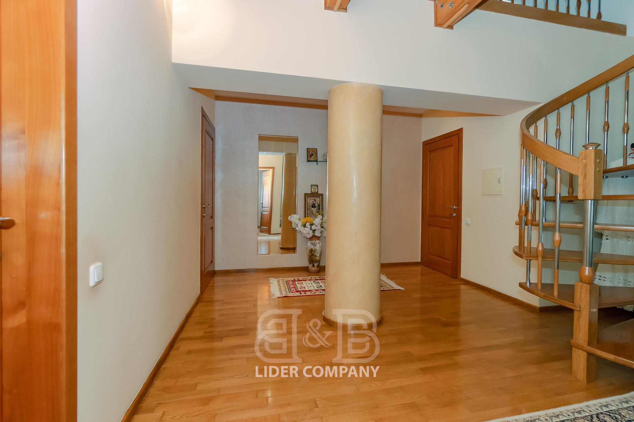 Casă în 4 nivele cu o suprafață de 480 m2 , Stăuceni