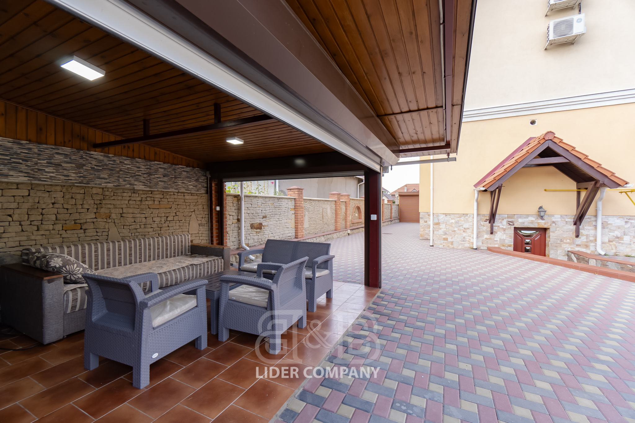 Casă în 4 nivele cu o suprafață de 480 m2 , Stăuceni