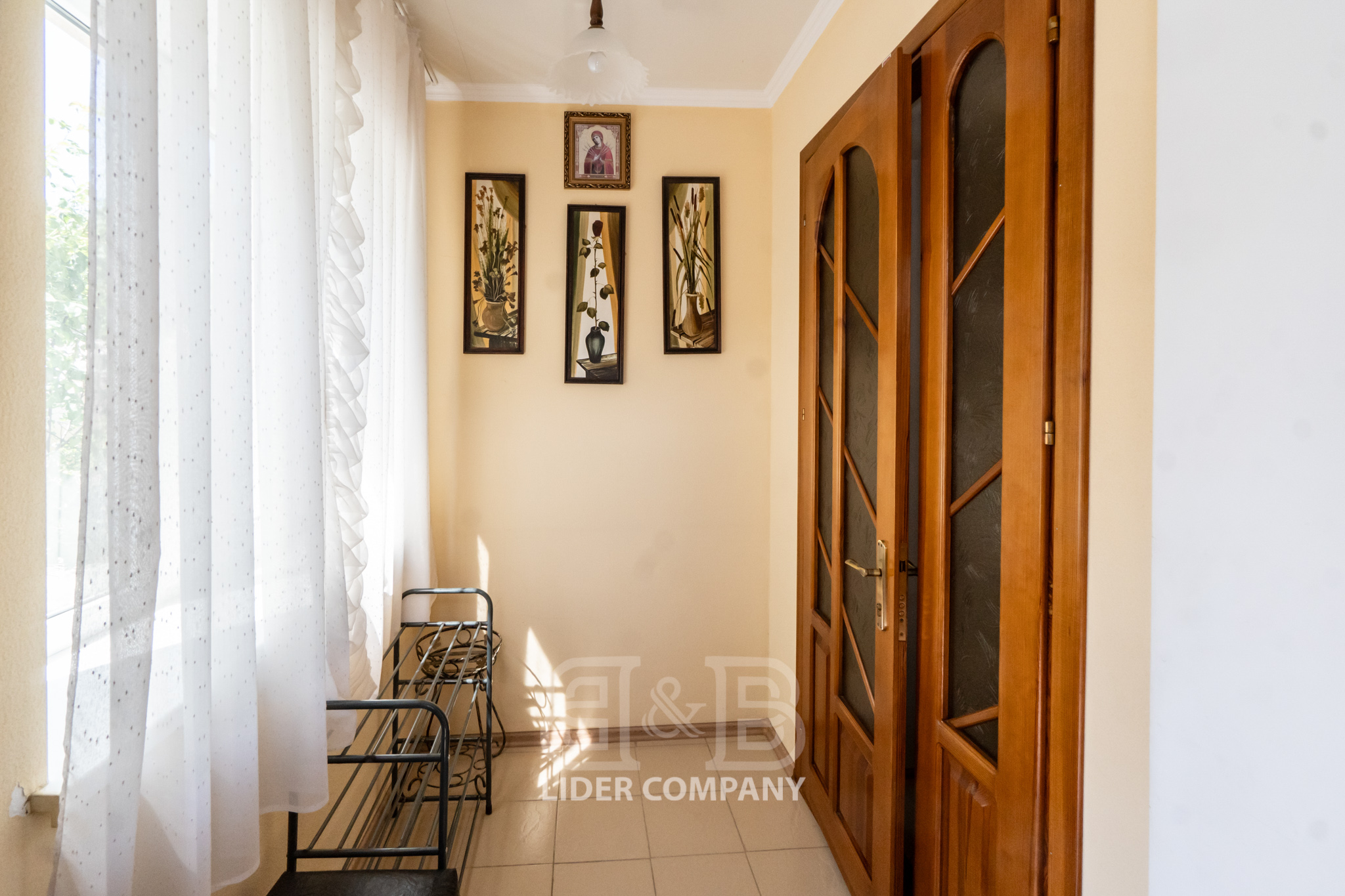 Casă în 3 nivele ,  Codru str.Sfîntul Nicolae 80