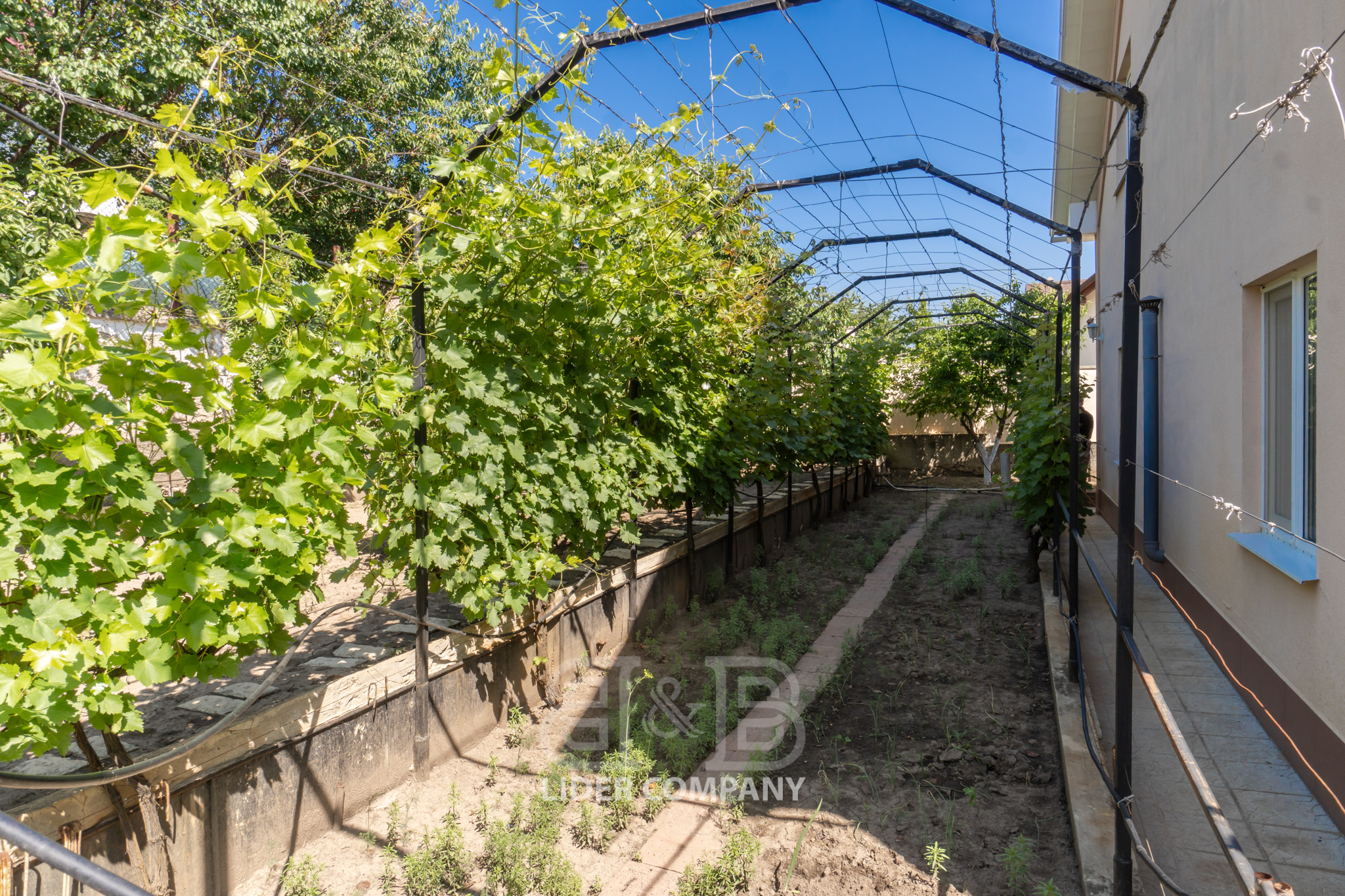 Casă în 3 nivele ,  Codru str.Sfîntul Nicolae 80