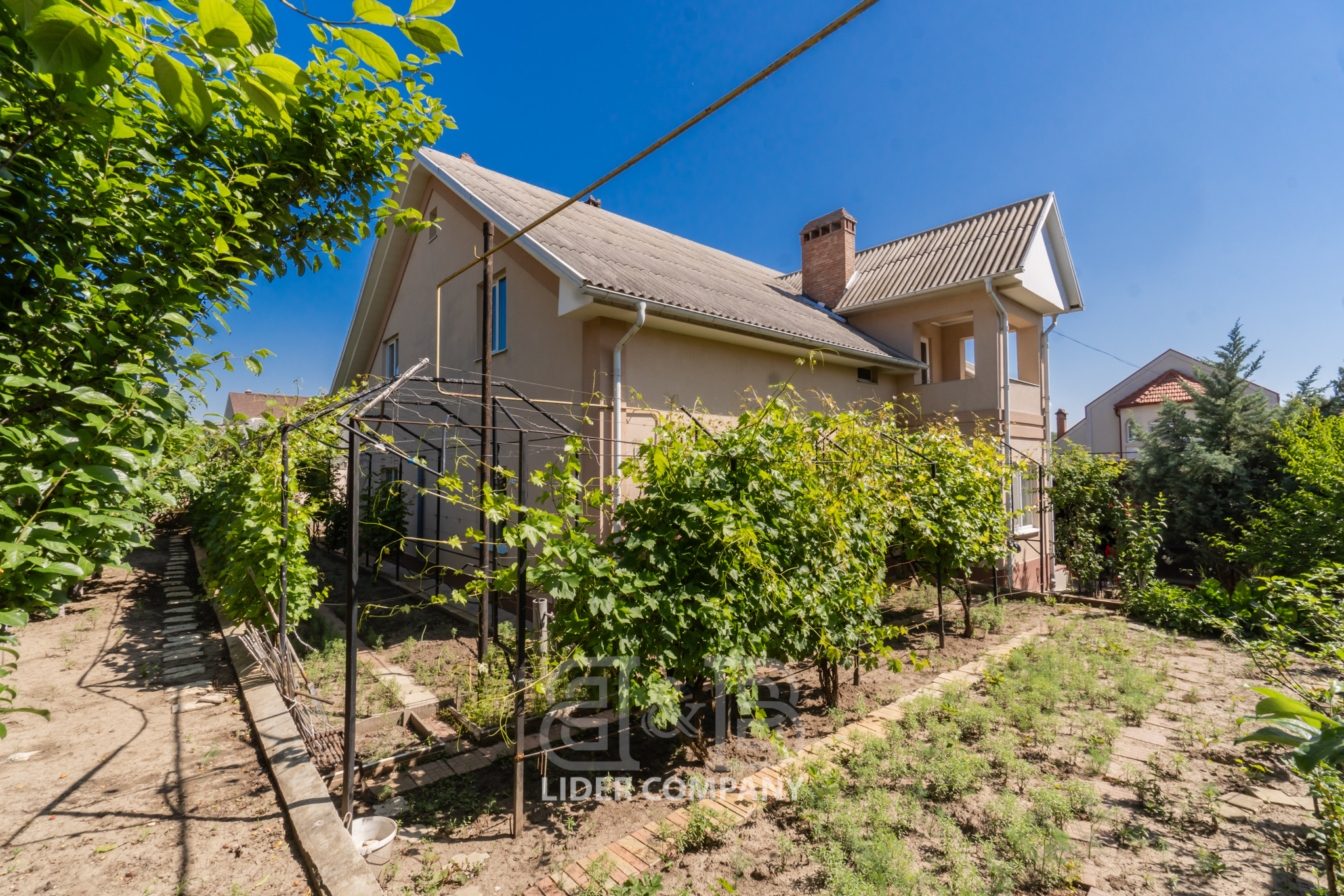 Casă în 3 nivele ,  Codru str.Sfîntul Nicolae 80