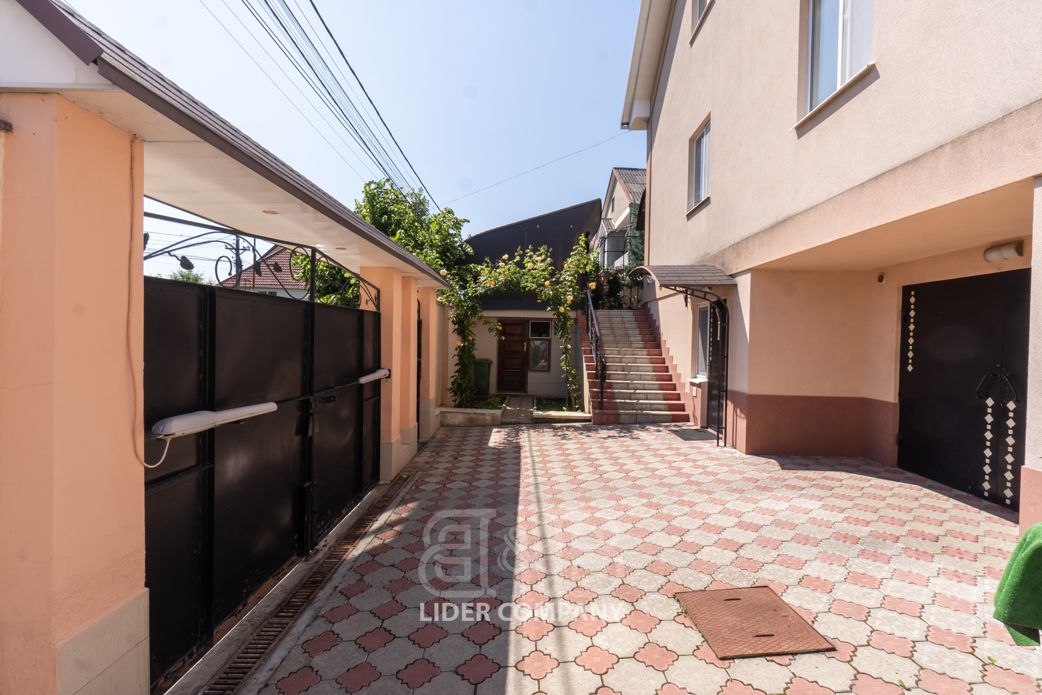 Casă în 3 nivele ,  Codru str.Sfîntul Nicolae 80