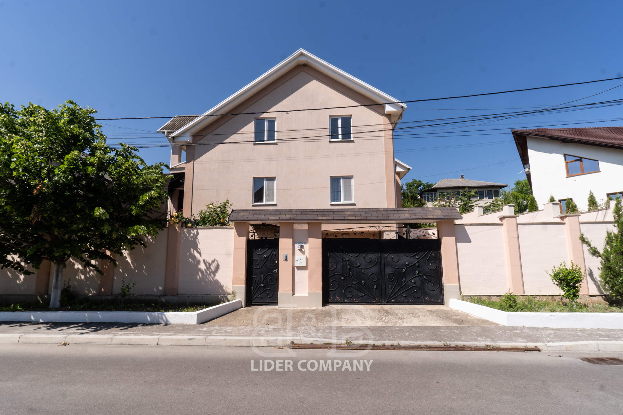 Casă în 3 nivele ,  Codru str.Sfîntul Nicolae 80