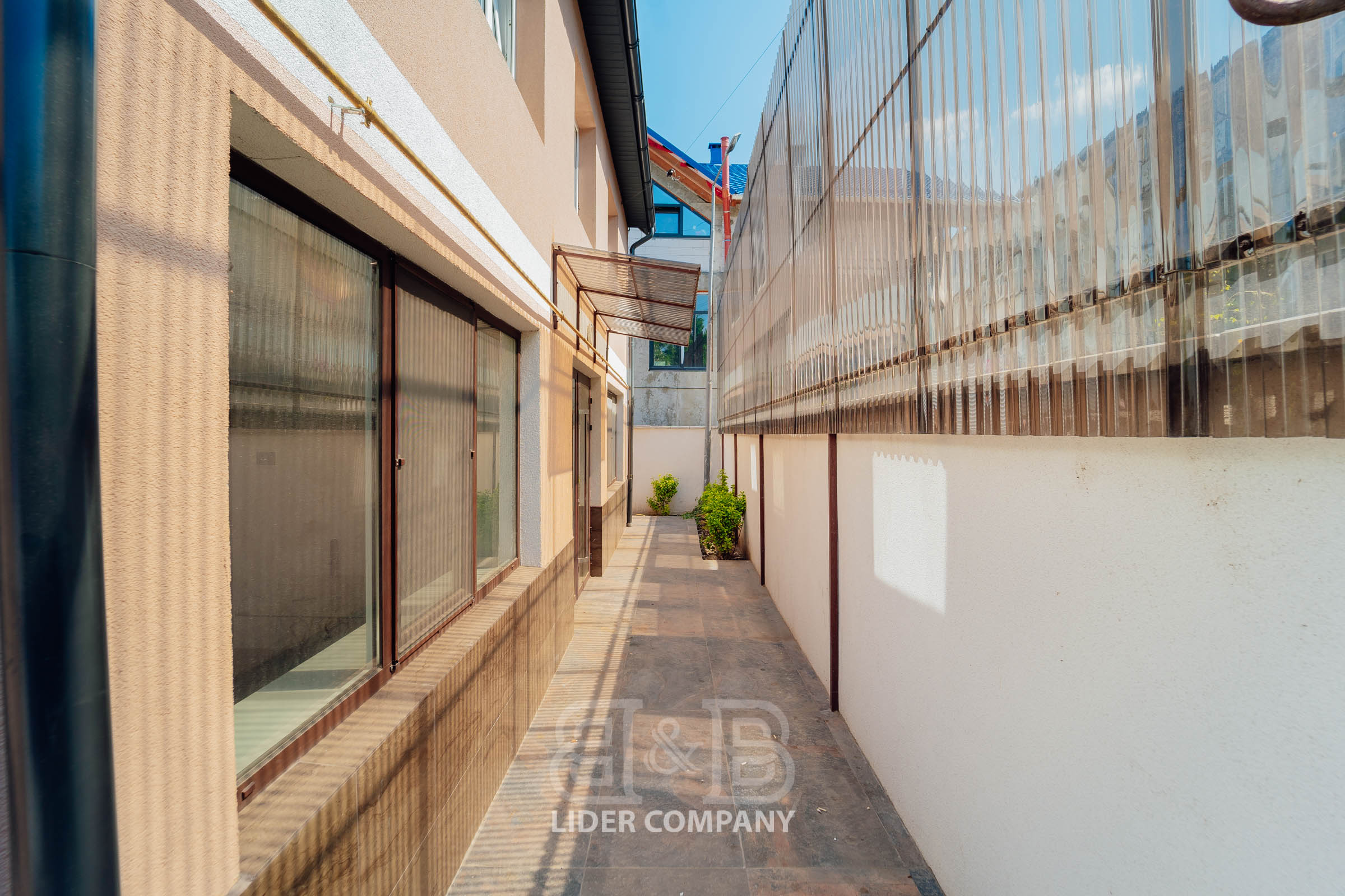 De vânzare – Casă cu 2 etaje în sectorul Botanica, str. Sarmizegetusa