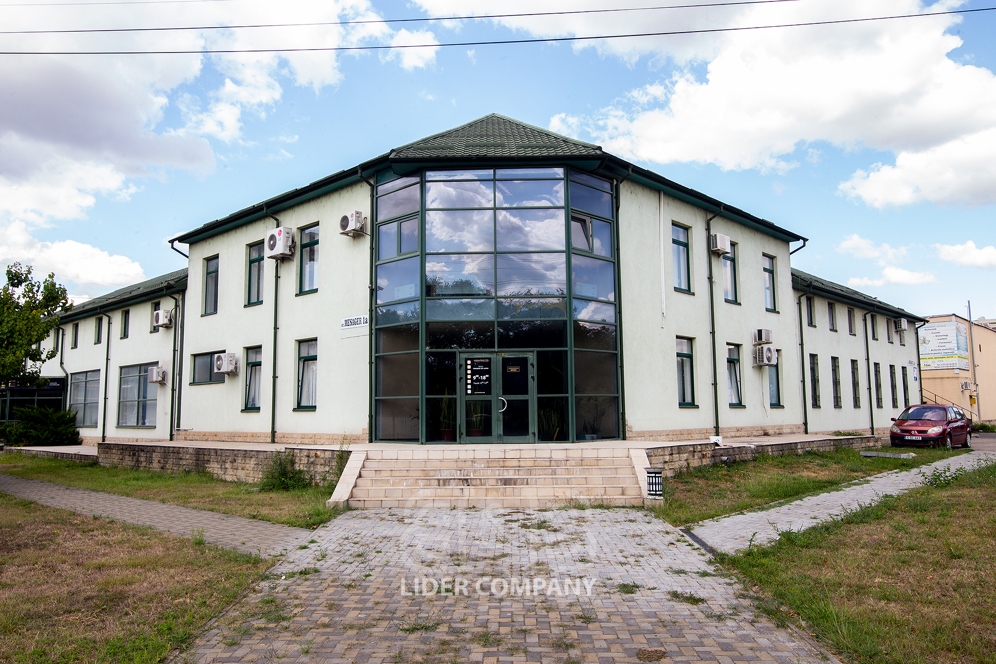 Spatiu comercial 440 mp Reparat Buiucani sculeni str. Mesager