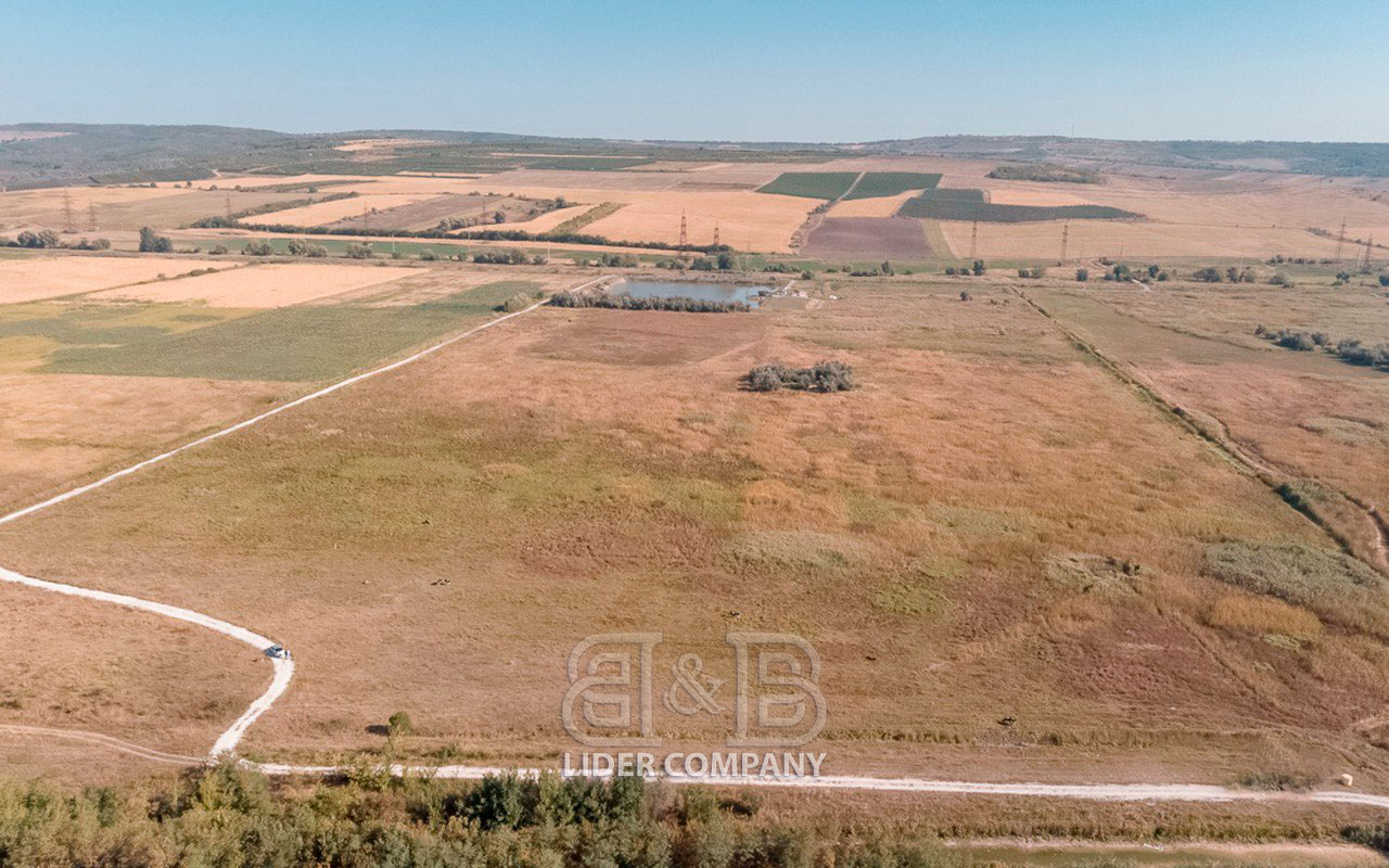 Teren extravilan de vânzare – 10 ha, Strășeni