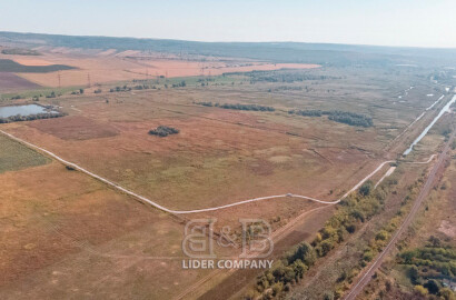 Teren extravilan de vânzare – 10 ha, Strășeni