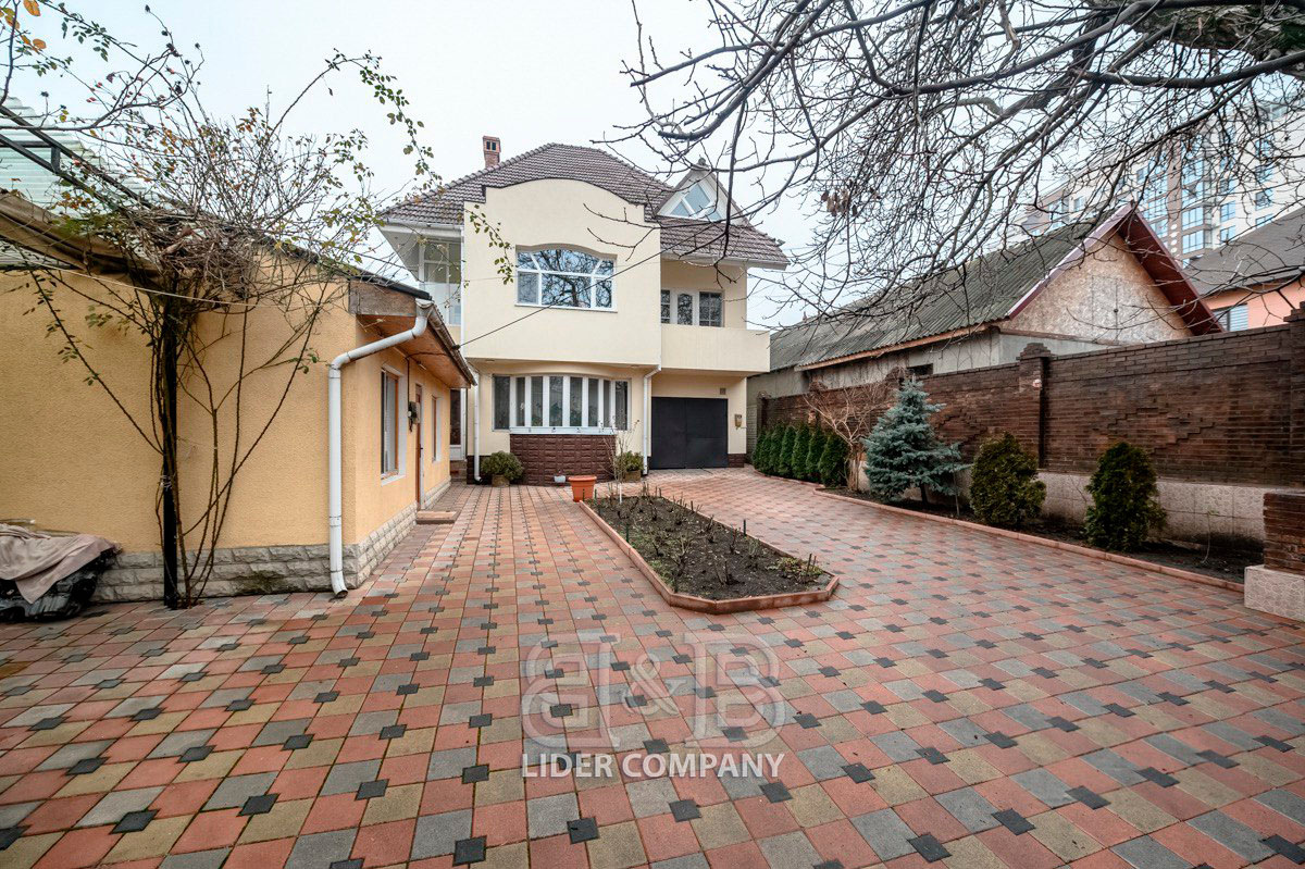 Casă rezidențială de vânzare – 3 etaje, Chișinău, Centru