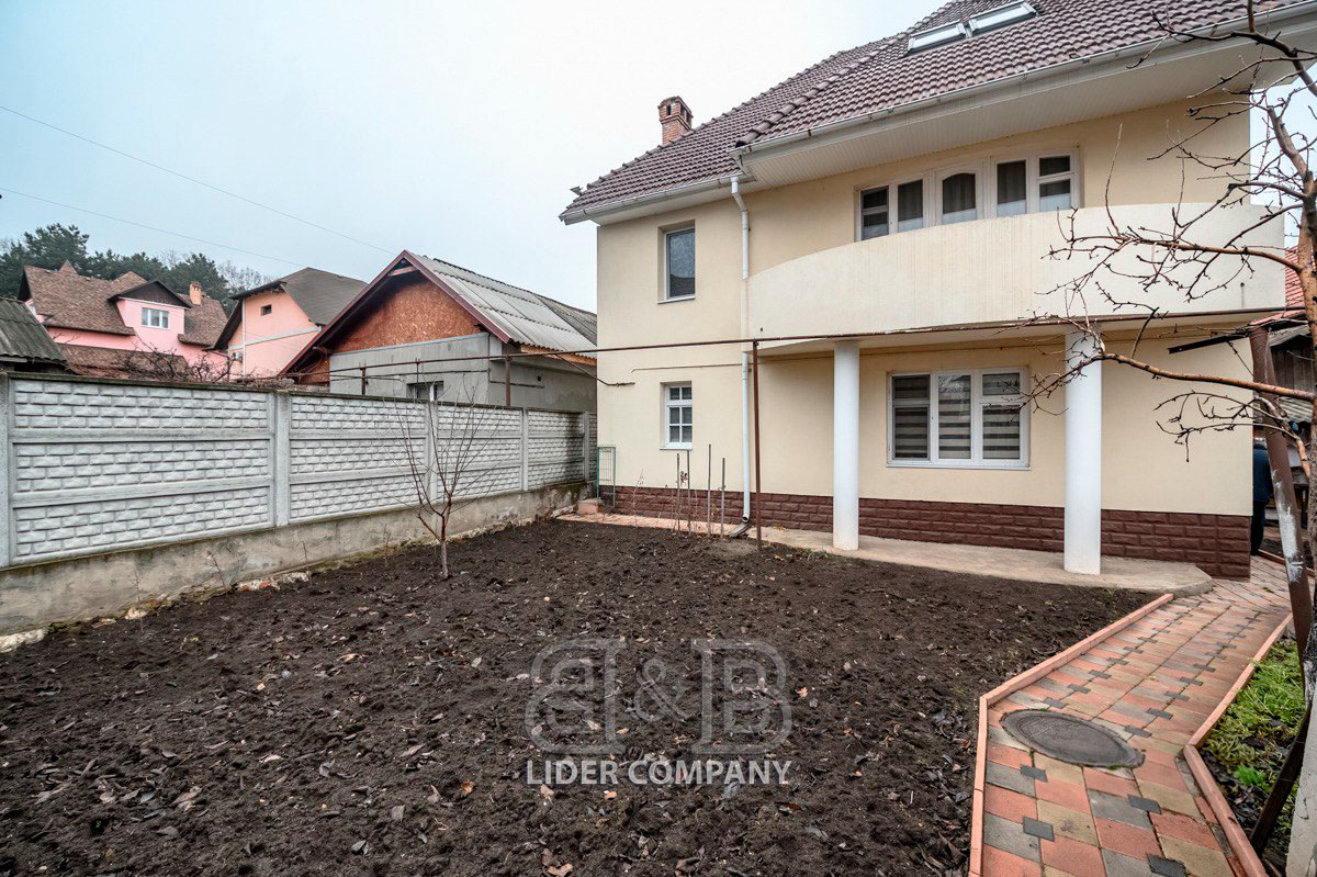Casă rezidențială de vânzare – 3 etaje, Chișinău, Centru