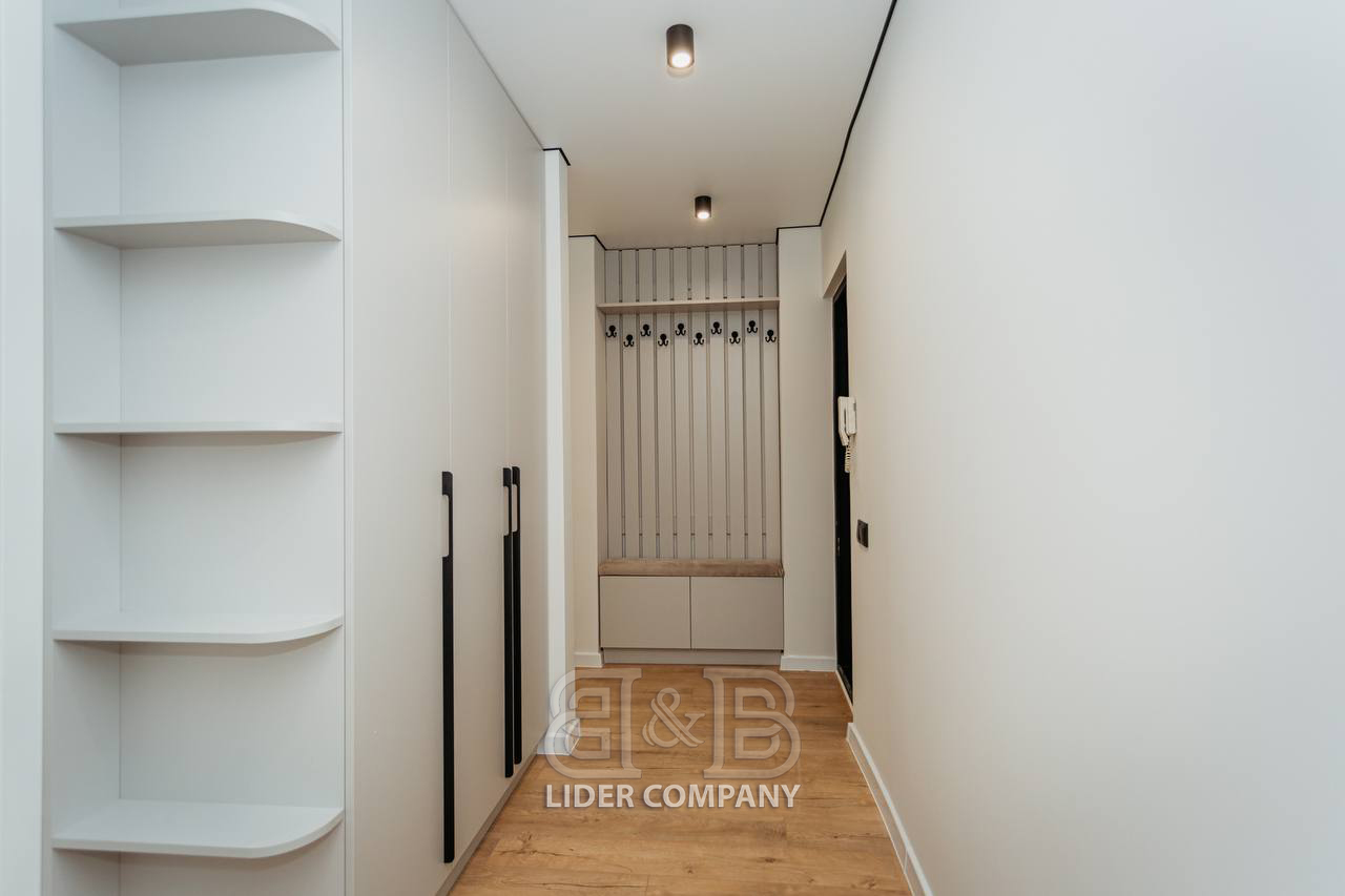 De vânzare Apartament cu 2 camere + living, sectorul Botanica