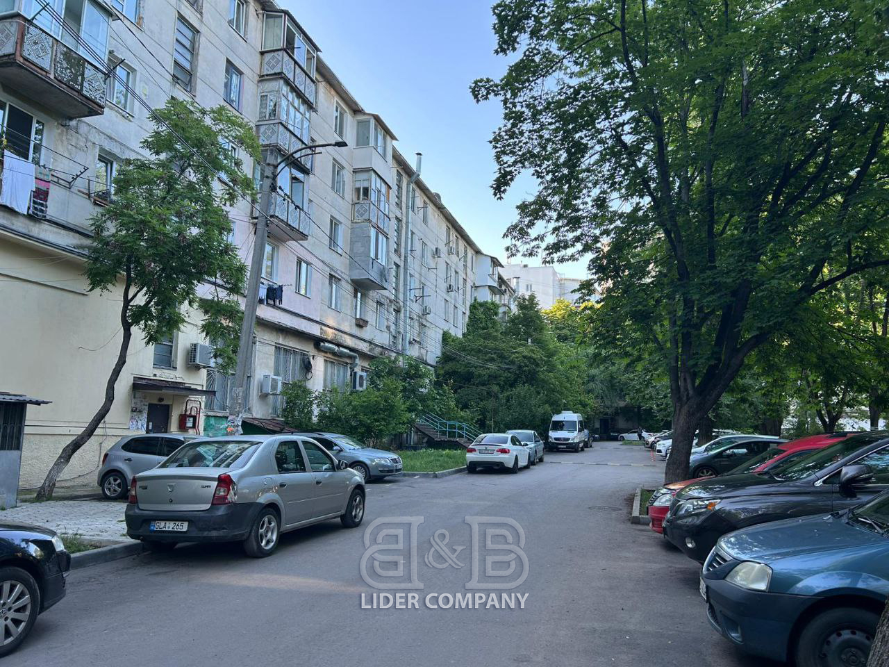 Apartament de vânzare – 2 camere + living, sectorul Rîșcani